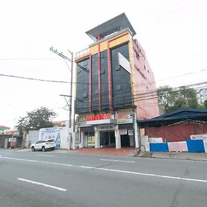 Reddoorz Plus At Cosmo Hotel & Studio Suites Kamuning